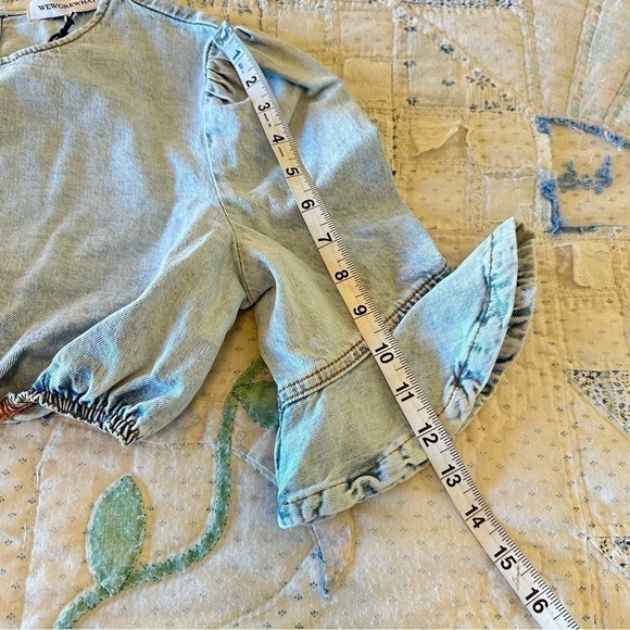 NWT WeWoreWhat cropped ruffle peasant sleeve blouse acid wash denim women’s XS - Picture 4 of 10